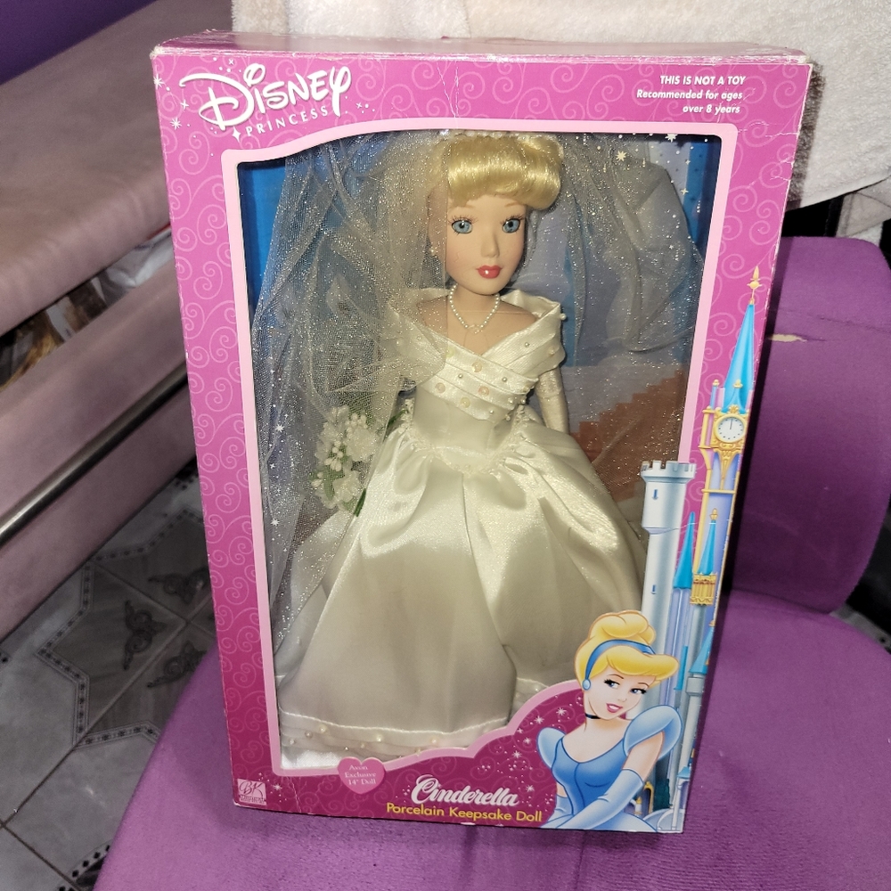 Avon Exclusive 14" Disney Princess Cinerella Porcelain Doll